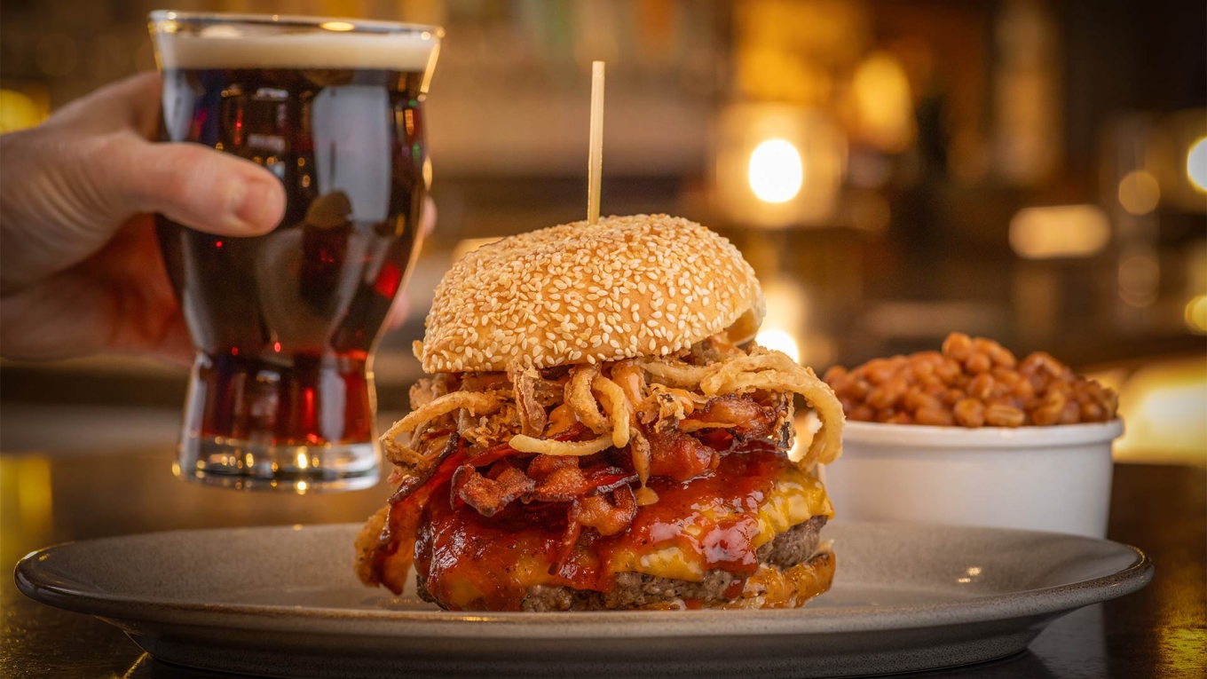 Mabel's Bar & Q - Mabels Burger